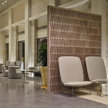 September מלון 5*