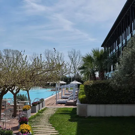 September מלון 5*