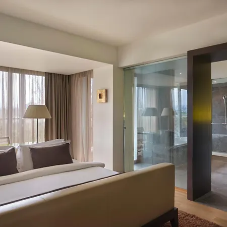 September סלוניקי